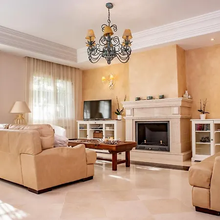 House In Puerto Banus And San Pedro 50m From The Sea With Private Pool Holiday home